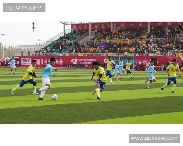 她在绿茵场上追逐梦想的脚步,勇敢地向世界宣告她想踢足球